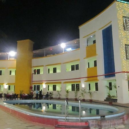 Hotel Sea Rock Villa Daman Bagian luar foto