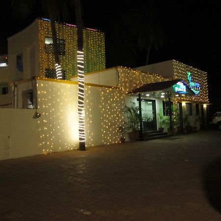Hotel Sea Rock Villa Daman Bagian luar foto