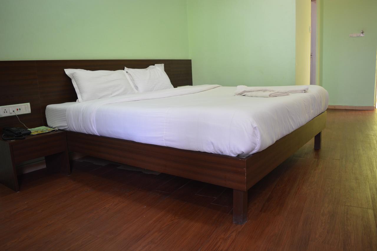 Hotel Sea Rock Villa Daman Bagian luar foto