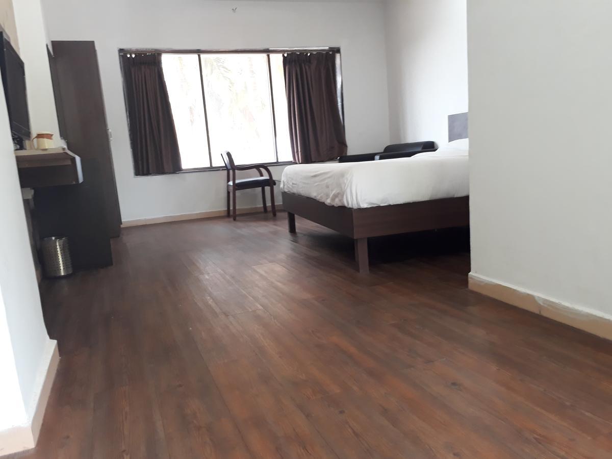 Hotel Sea Rock Villa Daman Bagian luar foto