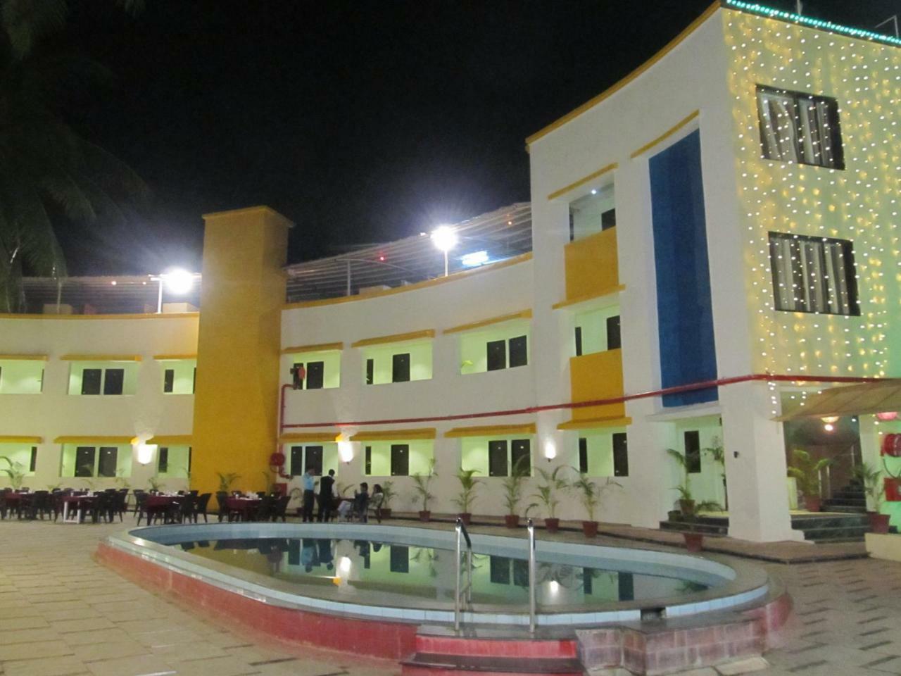 Hotel Sea Rock Villa Daman Bagian luar foto