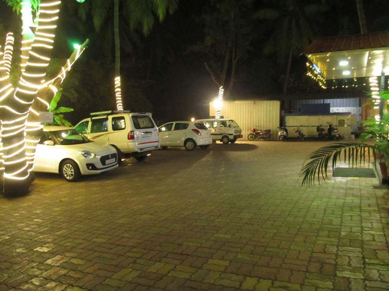 Hotel Sea Rock Villa Daman Bagian luar foto