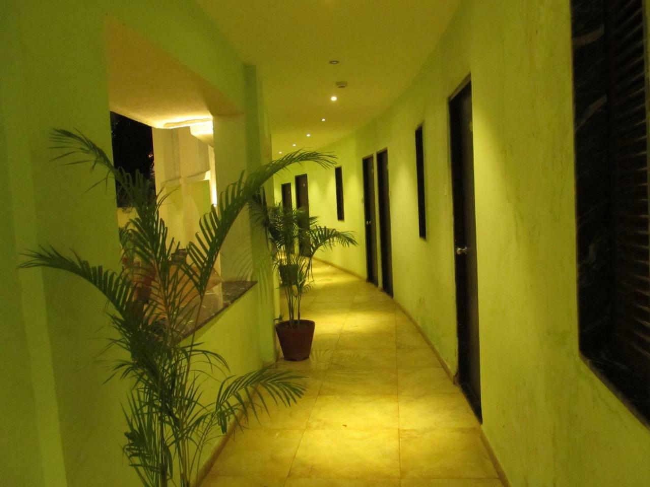 Hotel Sea Rock Villa Daman Bagian luar foto