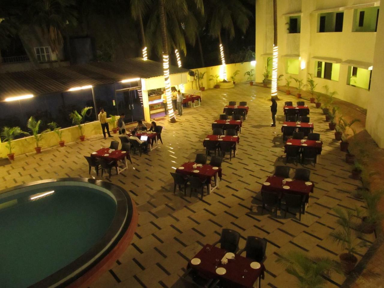 Hotel Sea Rock Villa Daman Bagian luar foto