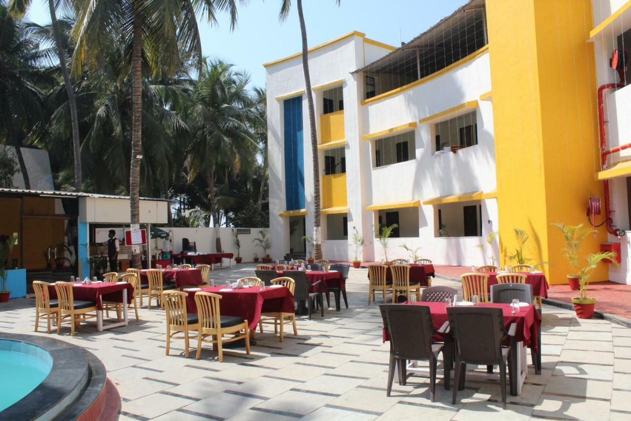 Hotel Sea Rock Villa Daman Bagian luar foto
