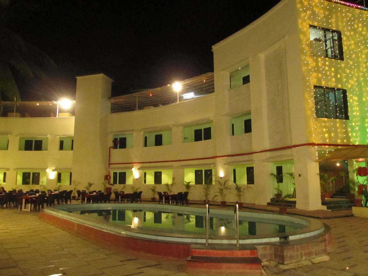 Hotel Sea Rock Villa Daman Bagian luar foto