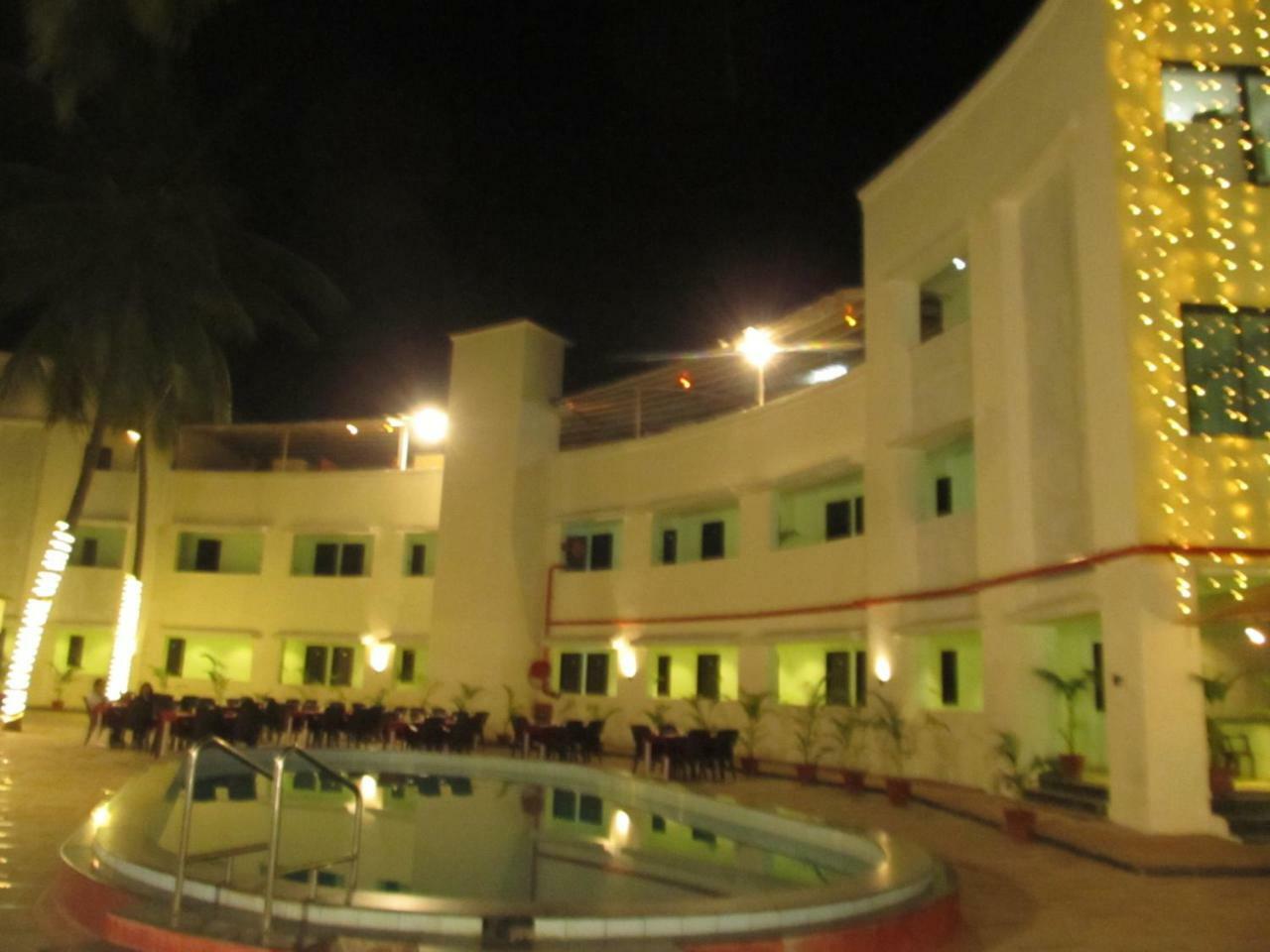 Hotel Sea Rock Villa Daman Bagian luar foto