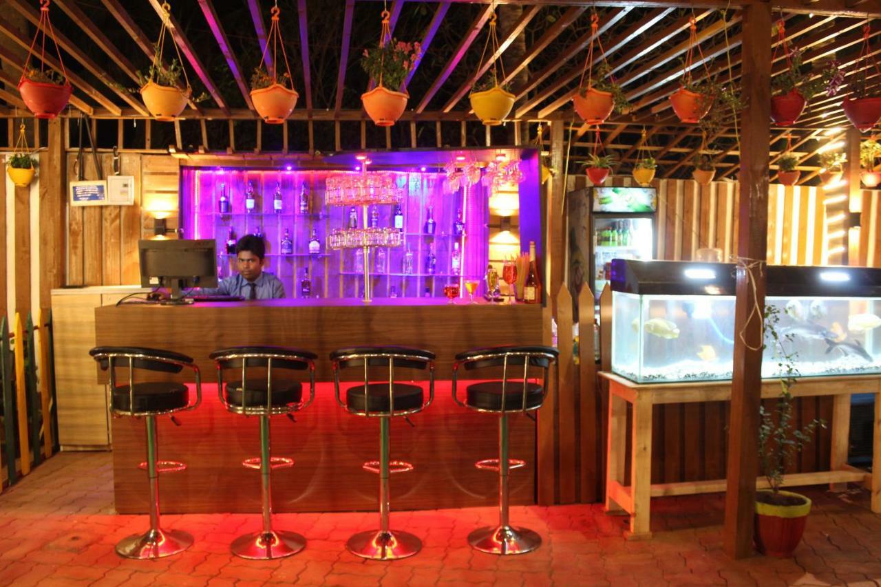 Hotel Sea Rock Villa Daman Bagian luar foto