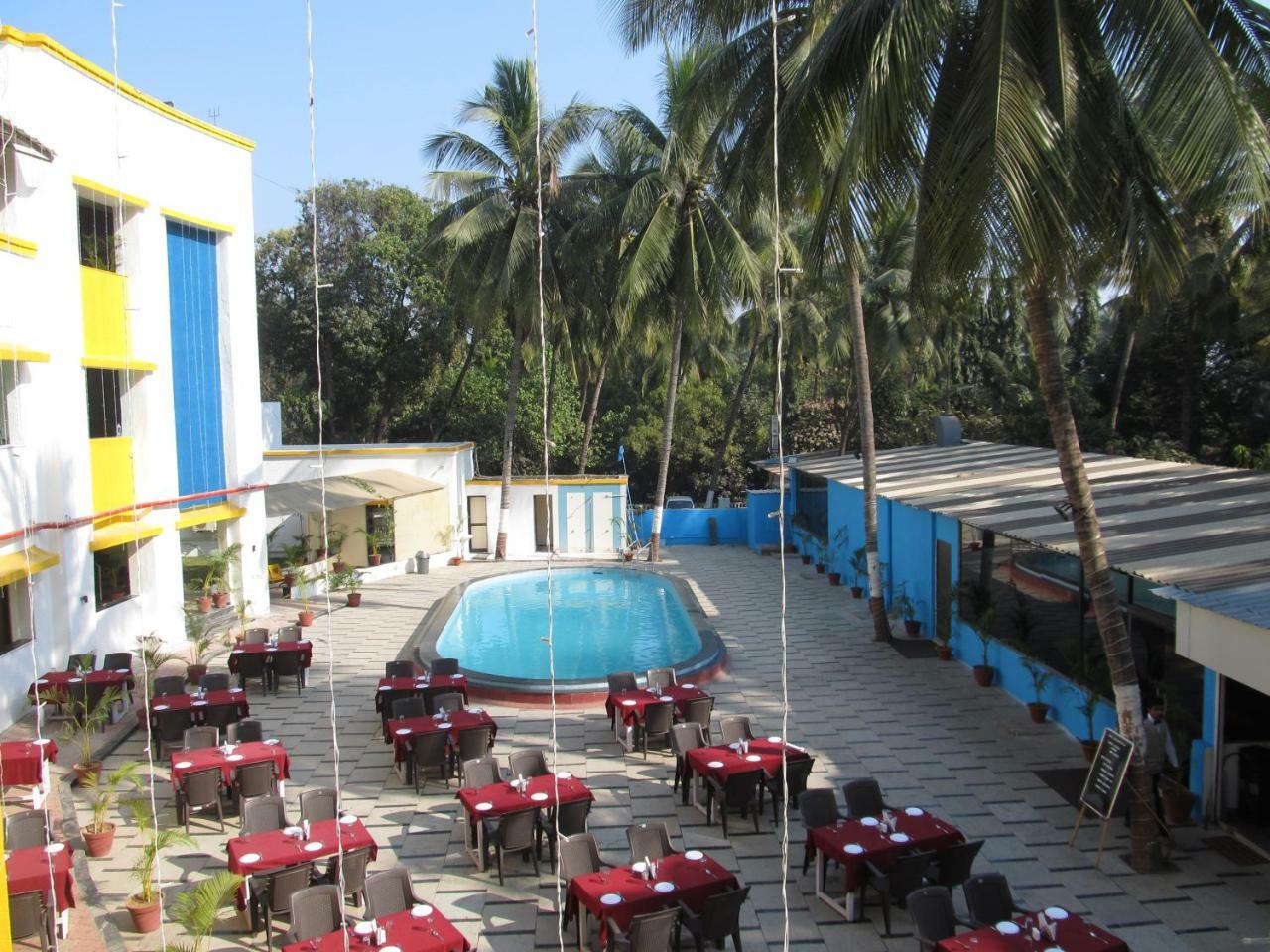 Hotel Sea Rock Villa Daman Bagian luar foto