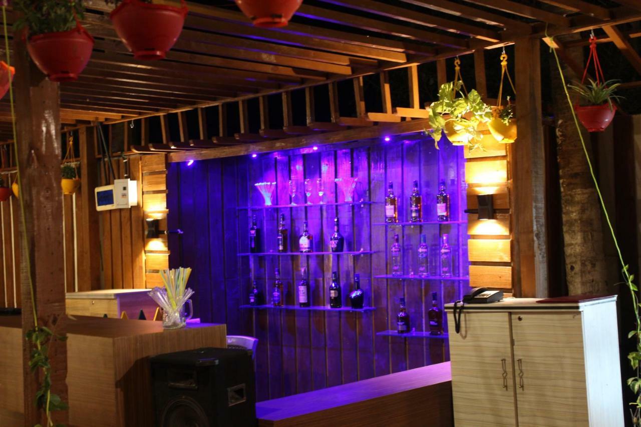 Hotel Sea Rock Villa Daman Bagian luar foto