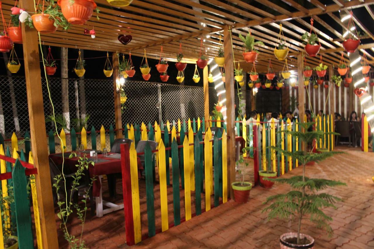 Hotel Sea Rock Villa Daman Bagian luar foto