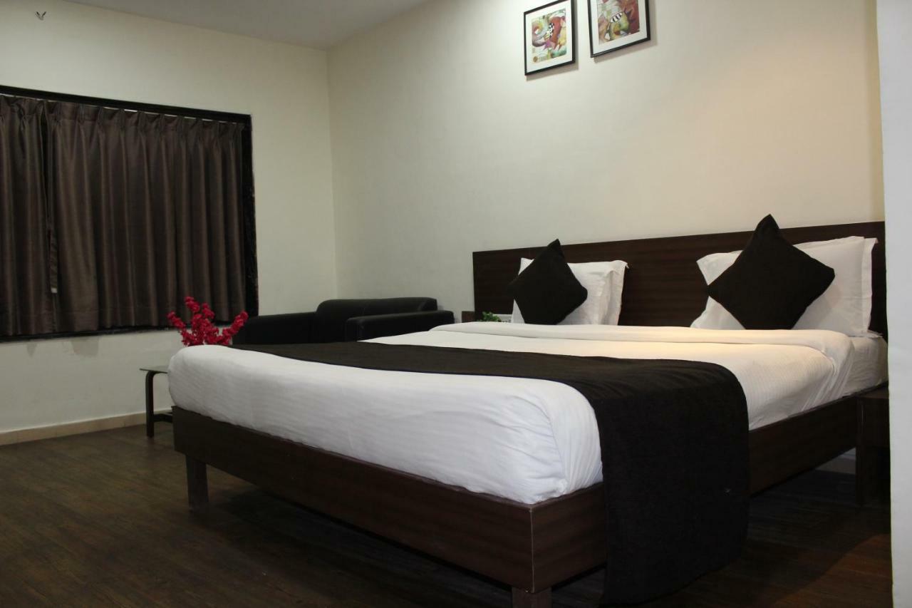 Hotel Sea Rock Villa Daman Bagian luar foto
