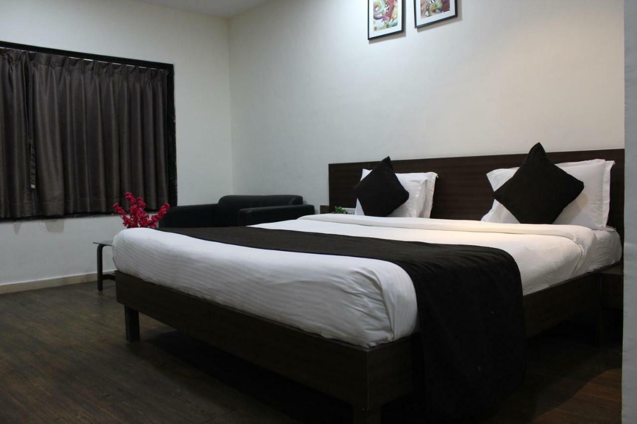 Hotel Sea Rock Villa Daman Bagian luar foto