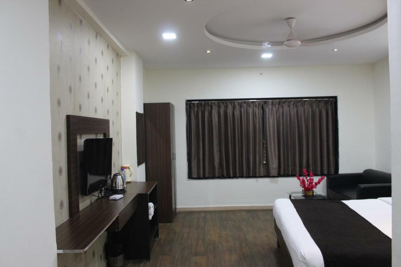 Hotel Sea Rock Villa Daman Bagian luar foto
