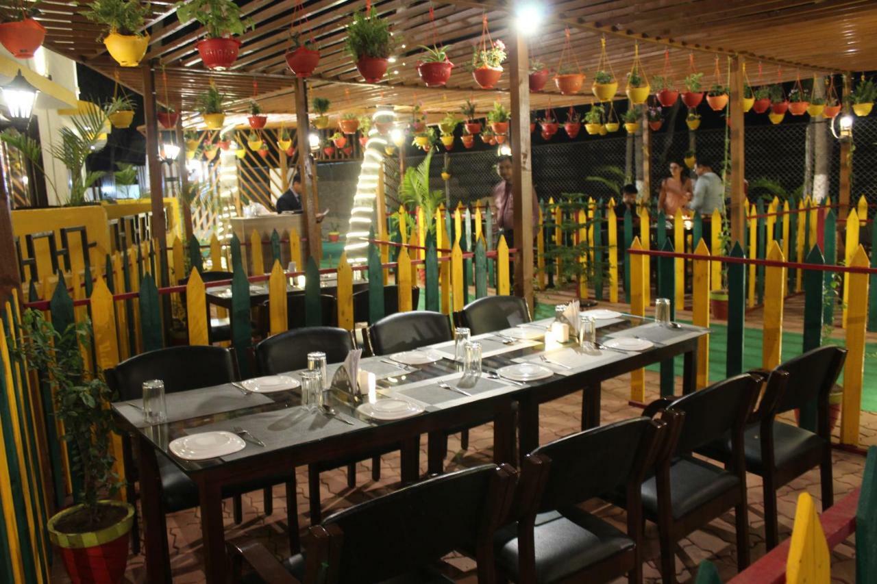 Hotel Sea Rock Villa Daman Bagian luar foto