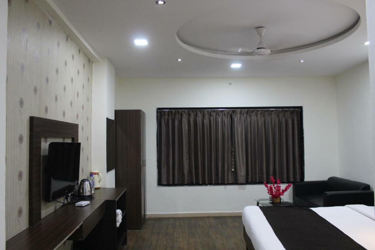 Hotel Sea Rock Villa Daman Bagian luar foto