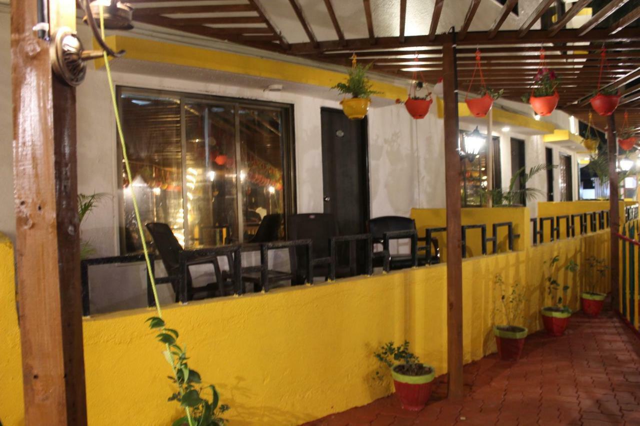 Hotel Sea Rock Villa Daman Bagian luar foto
