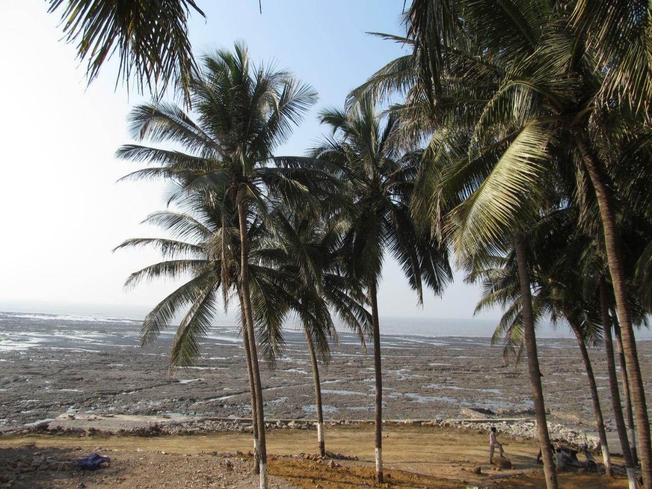 Hotel Sea Rock Villa Daman Bagian luar foto
