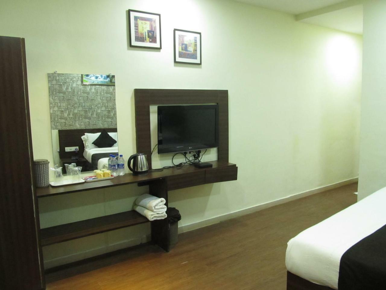 Hotel Sea Rock Villa Daman Bagian luar foto