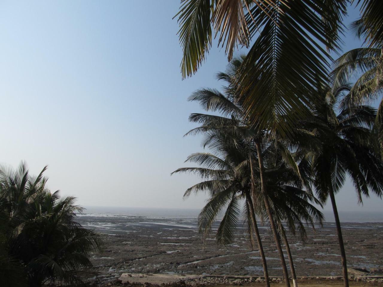 Hotel Sea Rock Villa Daman Bagian luar foto